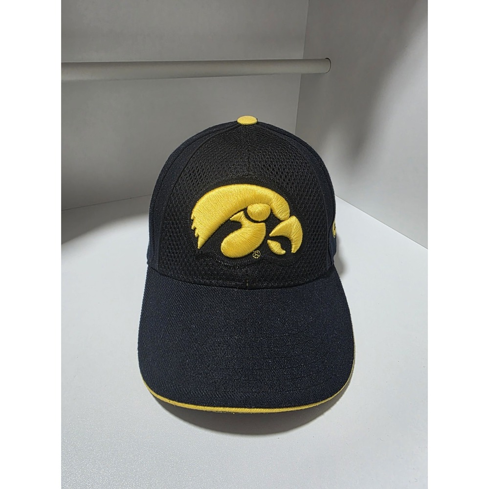 Iowa Hawkeyes Hat Cap Black Yellow Colosseum NCAA Adjustable‎ Strapback